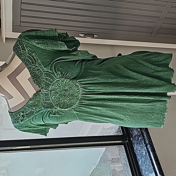 One World green top size small - Picture 1 of 5